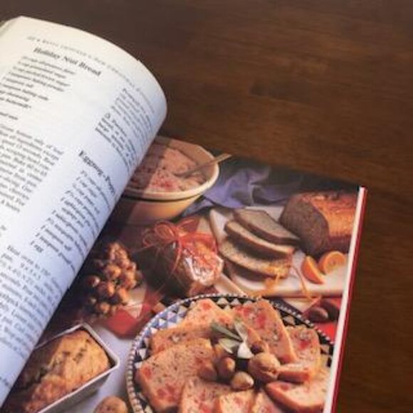Betty Crocker’s New Christmas Cookbook Hardcover Book Pre-Owned. - Picture 11 of 16